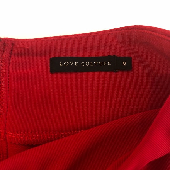 Beautiful red mini skirt with pleats - Picture 3 of 6